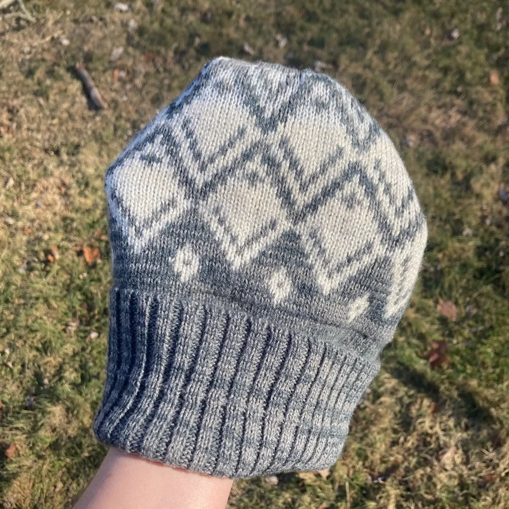 OshKosh B’gosh Grey Fair Isle Nordic Style Light Sparkle Super Soft Knit Beanie